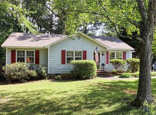 215 Vinecrest Dr, Matthews, NC 28105