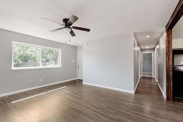 1530 S Drexel Ave — Photo 5