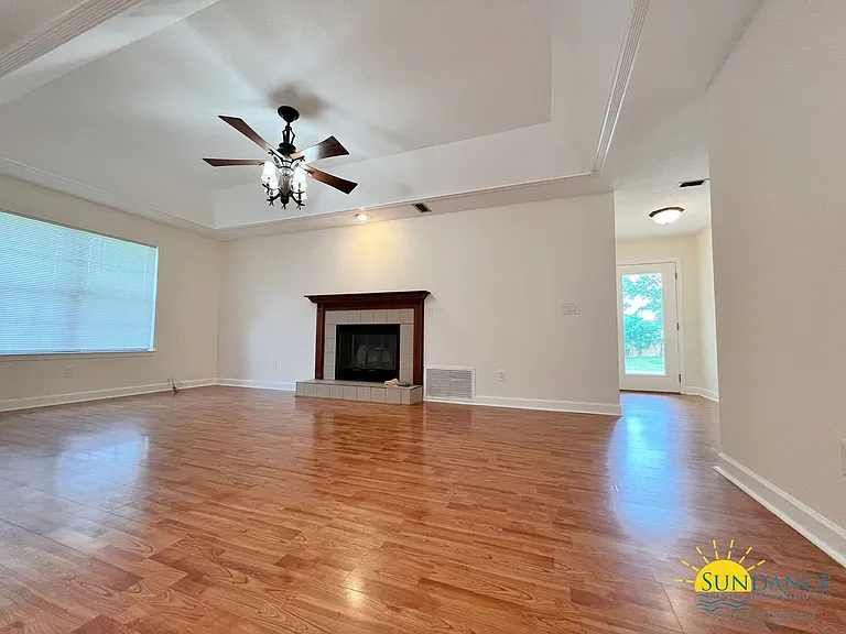 358 Evergreen Pl — Photo 2