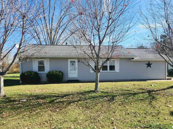 107 S Douglas St, Mc Leansboro, IL 62859