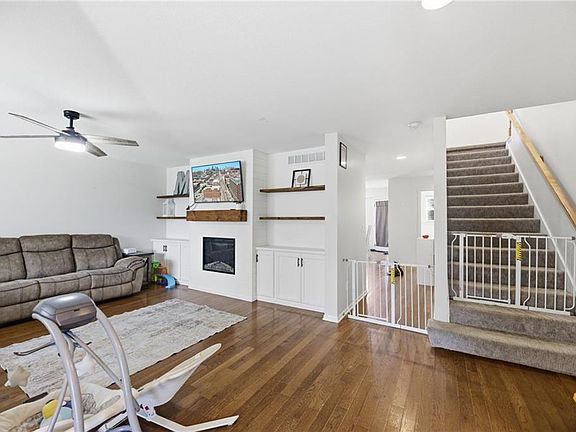 5th image of 8 Westwood Cir