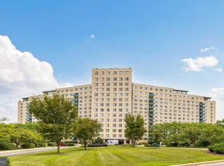 10401 Grosvenor Pl APT 328, Rockville, MD 20852