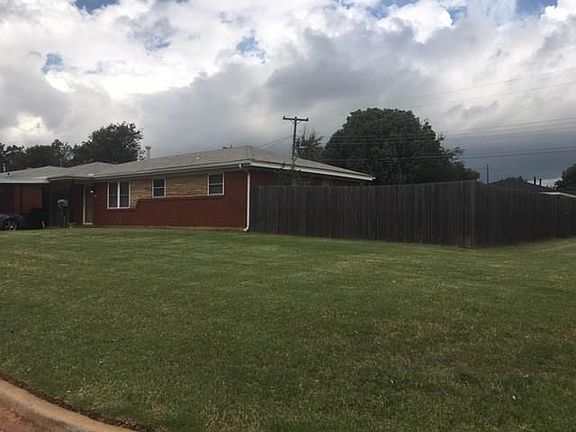 2nd image of 3321 SE 24th St