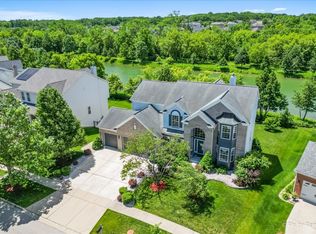 108 Rosewood Dr, Streamwood, IL 60107