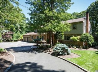 105 Cliff Rd, Port Jefferson, NY 11777