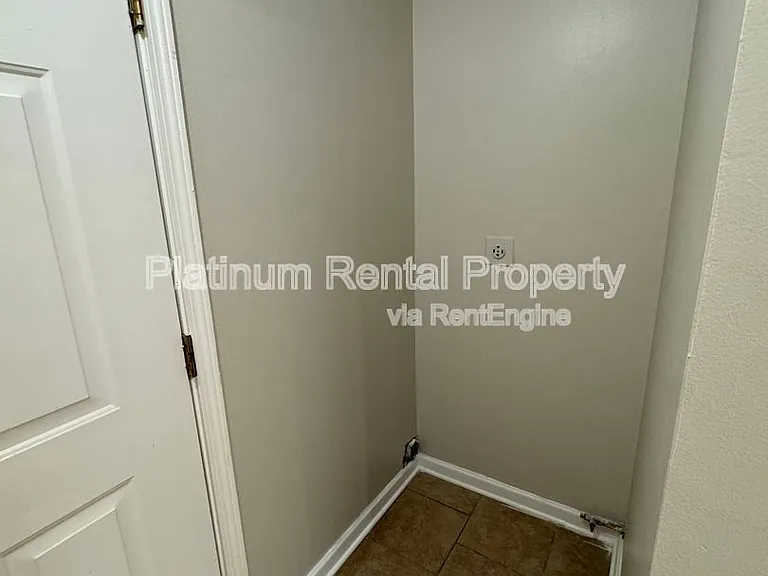 1823 Broadway St — Photo 26