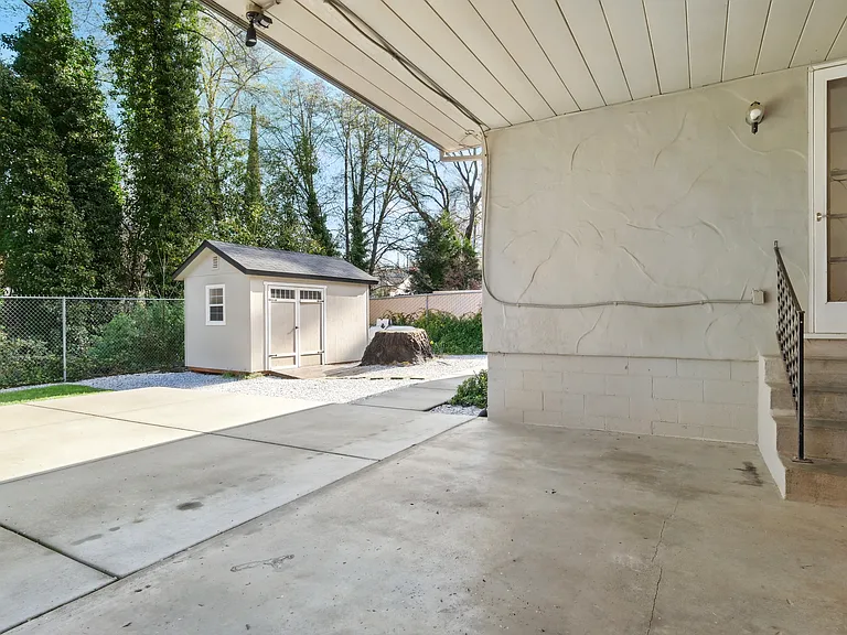 1385 Martin Ln — Photo 25