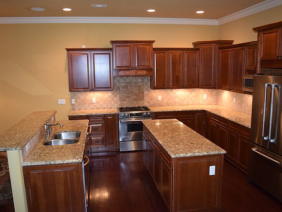 4th image of 2305 S Matterhorn Blvd