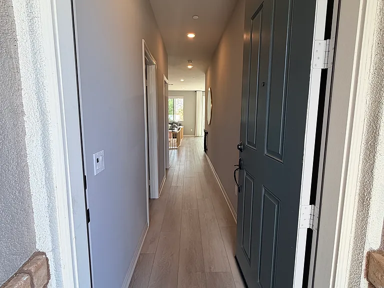 385 Eureka Dr — Photo 4