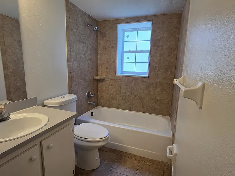915 Ariana Apartment Community — Photo 30