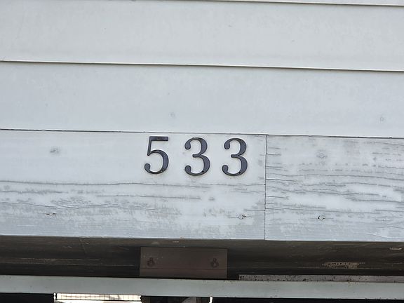 3rd image of 533 E Verdugo Ave