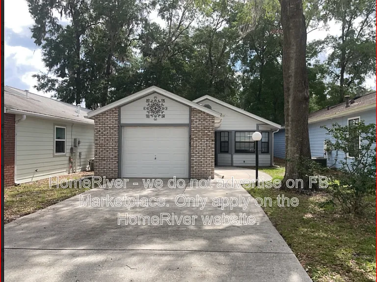 2305 NE 40th Ave — Photo 1