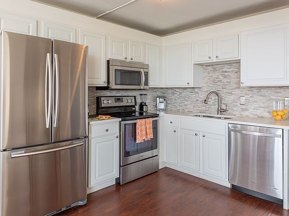 Lake View Residences Apartments - Aurora, IL | Zillow