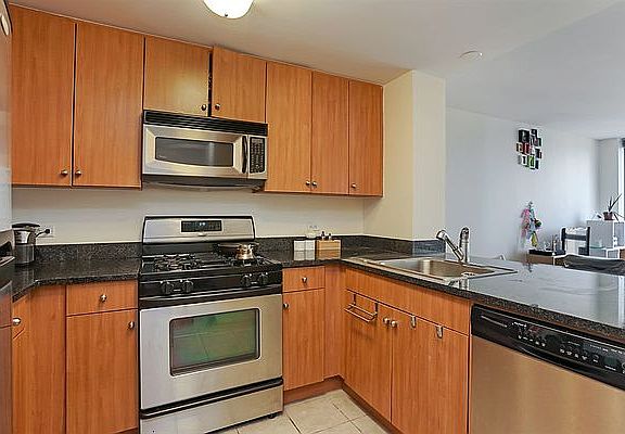 3rd image of 455 Main St APT 12K
