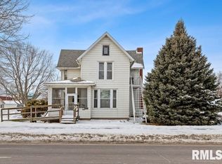 402 S 4th St, Clinton, IA 52732