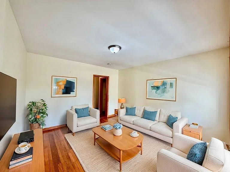 18 Bigelow St #1 — Photo 2