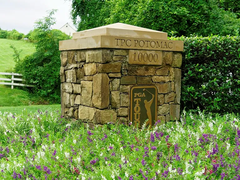 Avanel PGA Pro Tour Golf Course, Club, and shop