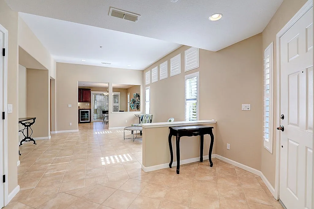 524 Anglebrook Dr photo 1