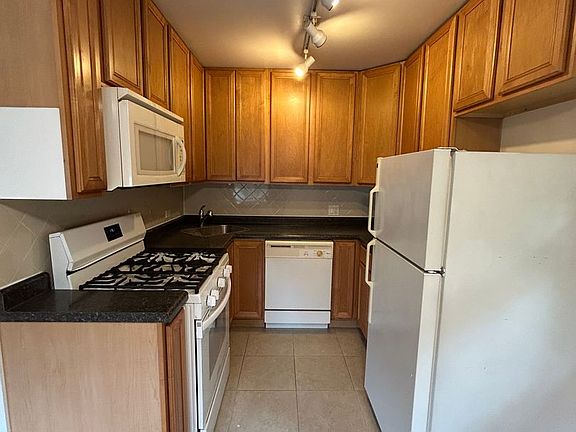 3rd image of 4112 N Kedvale Ave APT 2E