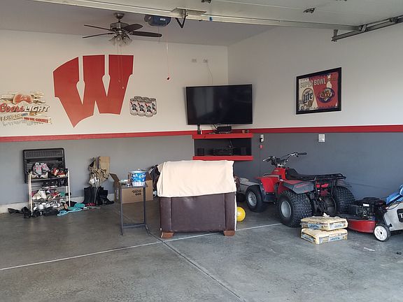 2 car garage, cable ready