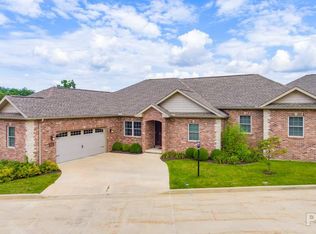 6212 N Lauren Ln, Peoria, IL