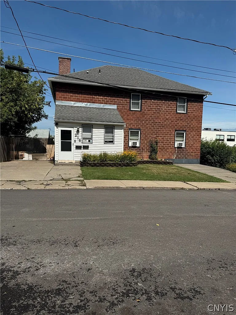 3 bed, 1.0 bath, 2128 sqft, $1,200 — Photo 1