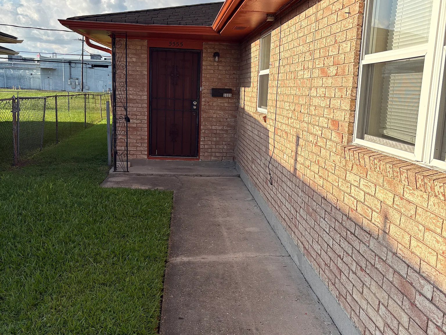 2 bed, 1100 sqft, $1,200 — Photo 3