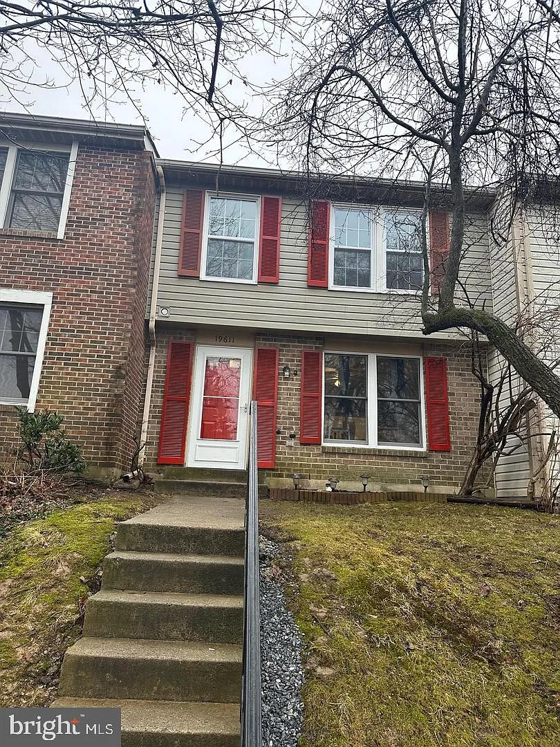 2 bed, 1.5 bath, 1220 sqft, $2,200 — Photo 1