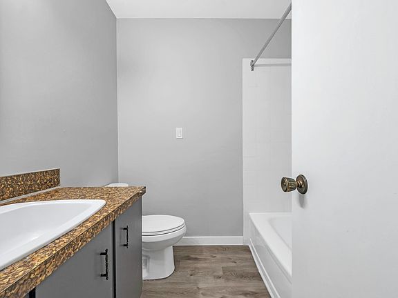 4th image of 9486 Cook St