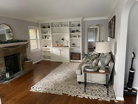 3rd image of 3447 Oak Ln