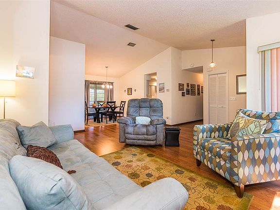 5th image of 687 Bahia Dr