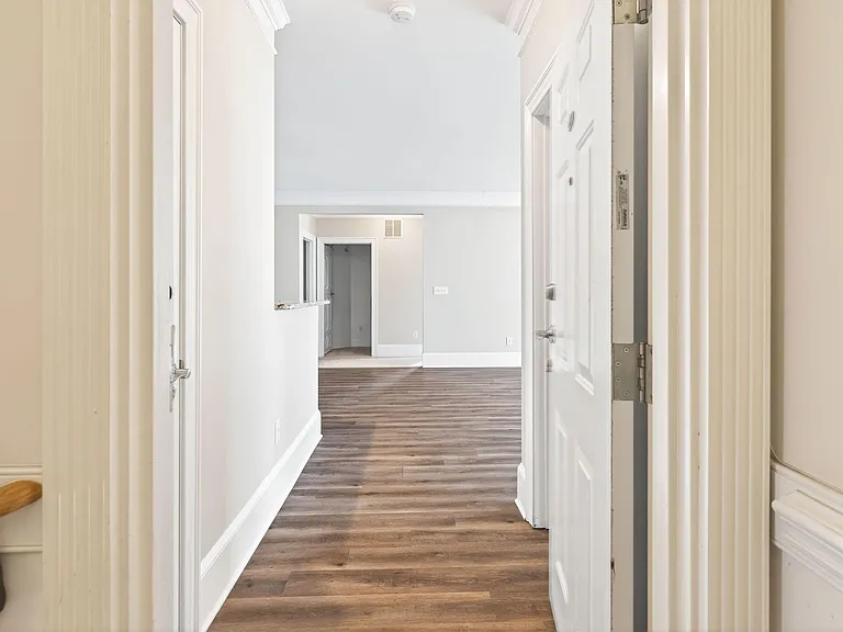 423 Waterford Lake Dr — Photo 5