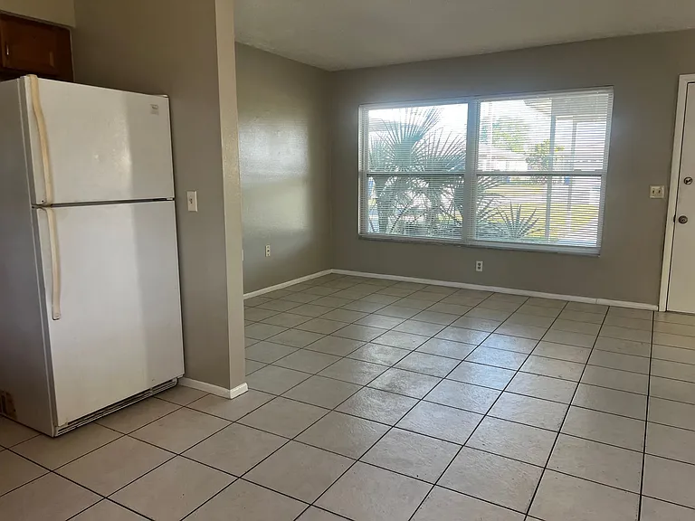 558 Briarwood Rd — Photo 6