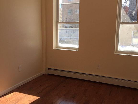 5th image of 10828 49th Ave