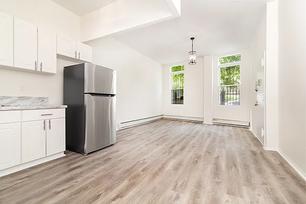 Rented by Compass | media 40