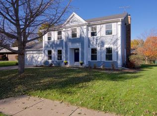 2511 W Downer Pl, Aurora, IL 60506