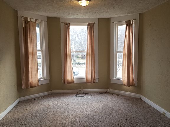 Living Room/Family Room 