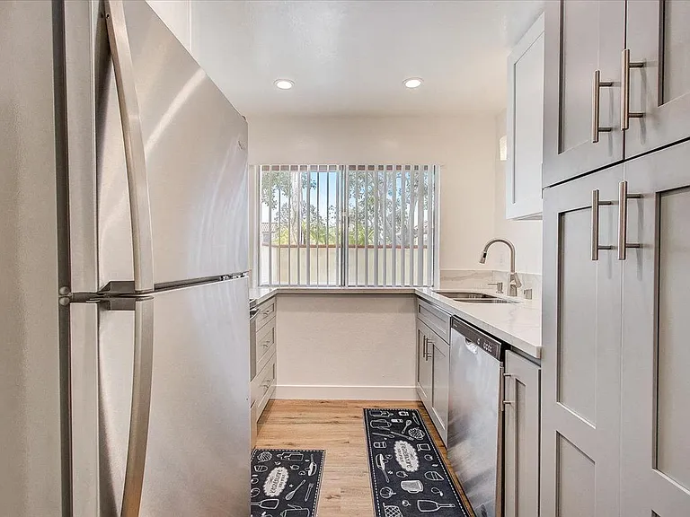 El Cordova Apartments — Photo 17