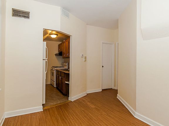 5th image of 1403 W Diversey Ave #1