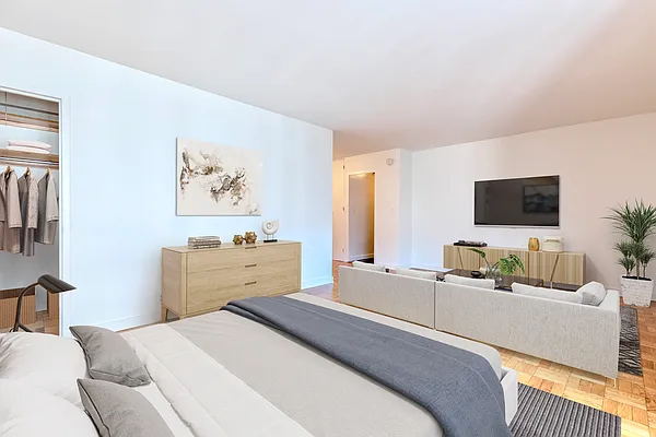 Rented by Manhattan Realty Group | media 11