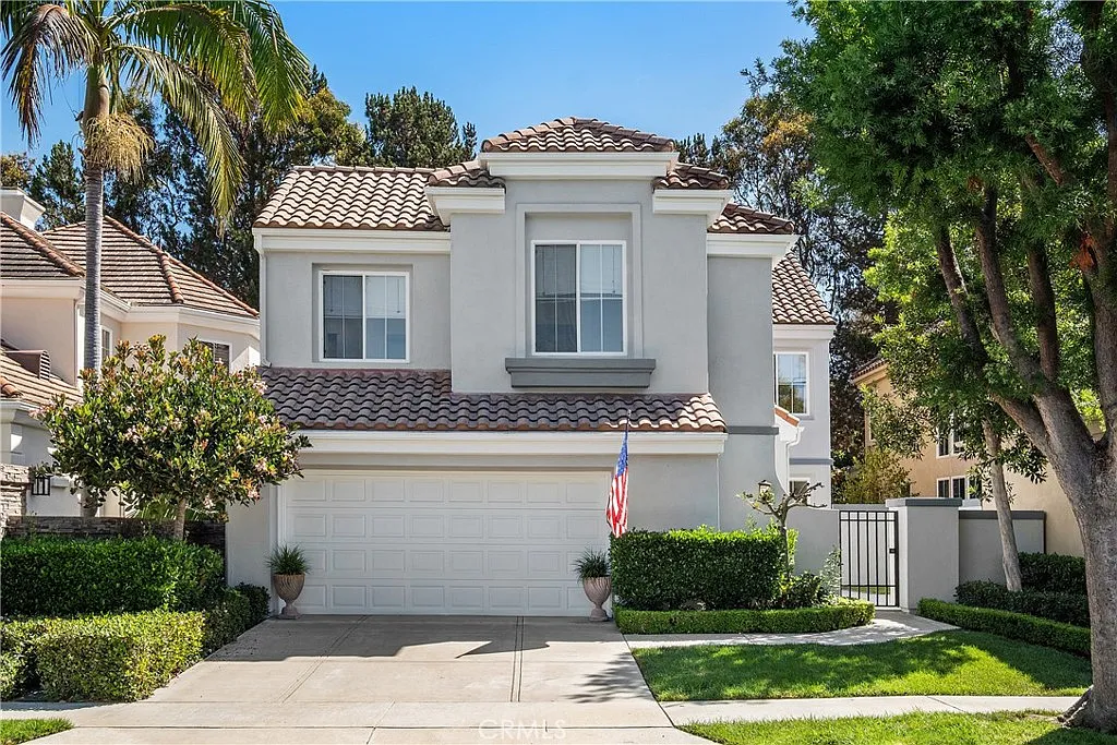 3 bed, 2.5 bath, 2473 sqft, $11,000 — Photo 1