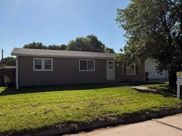437 S 9th St, Albion, NE 68620