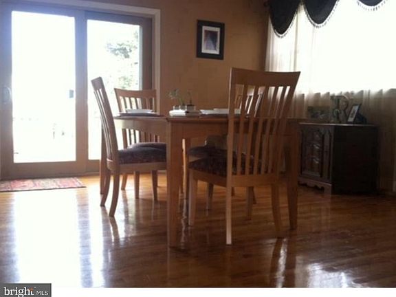 4th image of 1209 W Kings Hwy