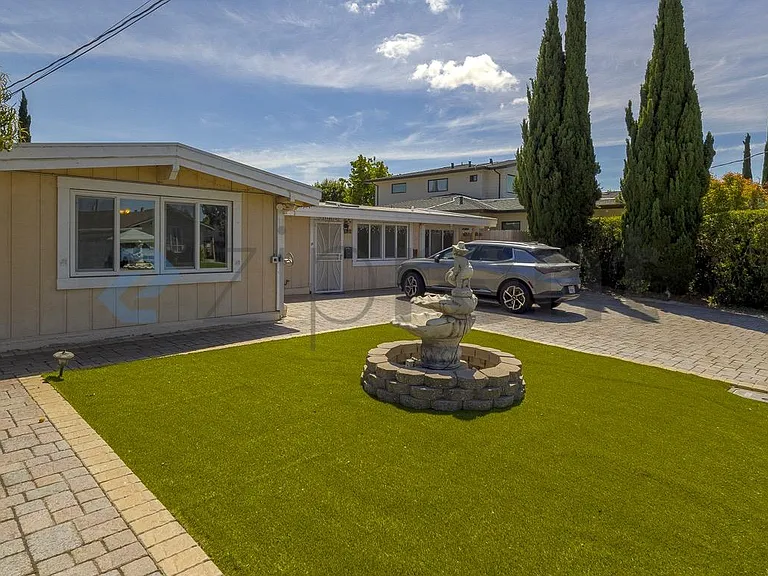2330 Olive Ave — Photo 1