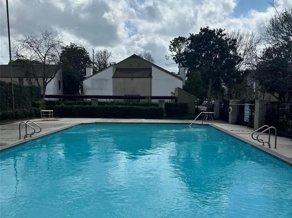 10047 Westpark Dr APT 30, Houston, TX 77042