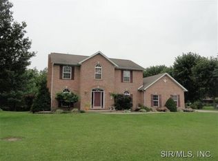 5 Estate Dr, Pocahontas, IL 62275