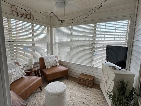 302 E Island Square Lane, St Simons Island, GA 31522