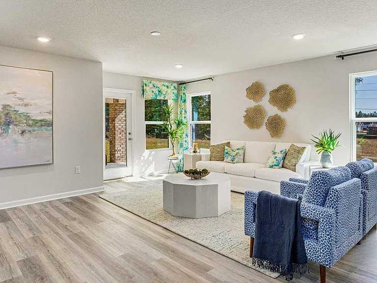 1041 Hayward Loop — Photo 24