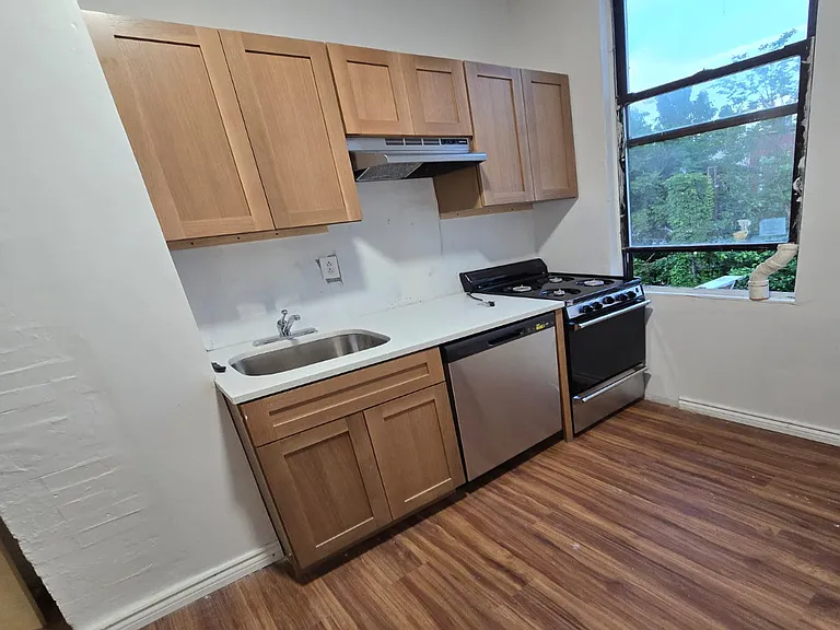 216 Stanhope St #3L — Photo 1