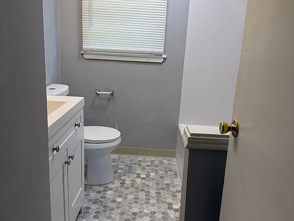 4th image of 711 Glenna Dr Unit B